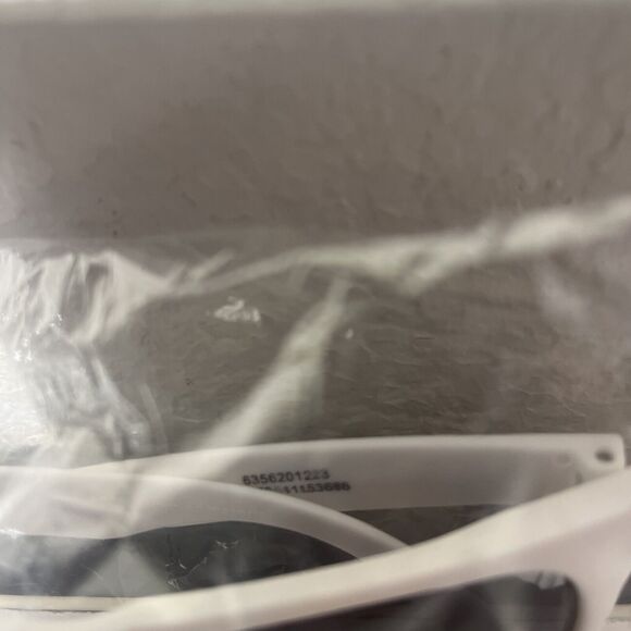 Gin & Juice Sunglasses By Dre and Snoop Promo White Shades New In Package - Picture 3 of 3